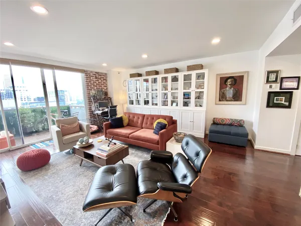 $1,850 | 2016 Main Street, Unit 2105, Houston, TX 77002