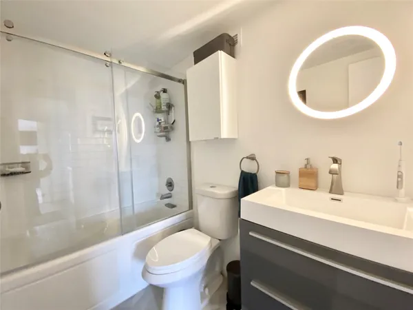 $1,850 | 2016 Main Street, Unit 2105, Houston, TX 77002