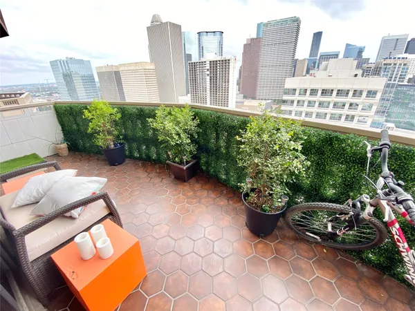 $1,850 | 2016 Main Street, Unit 2105, Houston, TX 77002