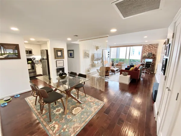 $1,850 | 2016 Main Street, Unit 2105, Houston, TX 77002