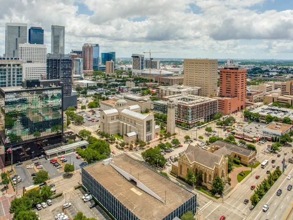 $1,850 | 2016 Main Street, Unit 2105, Houston, TX 77002