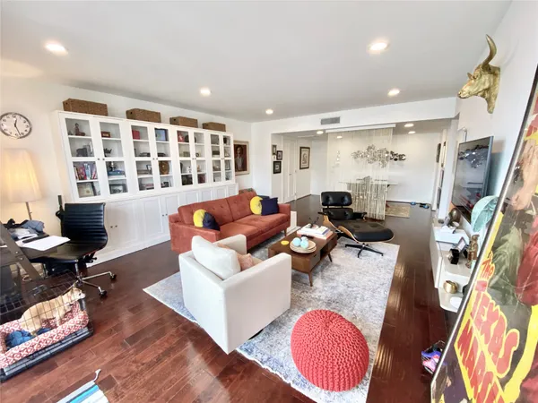 $1,850 | 2016 Main Street, Unit 2105, Houston, TX 77002