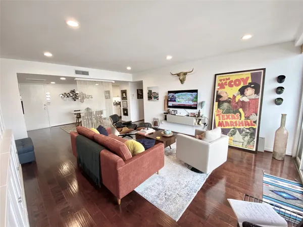 $1,850 | 2016 Main Street, Unit 2105, Houston, TX 77002