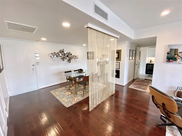 $1,850 | 2016 Main Street, Unit 2105, Houston, TX 77002