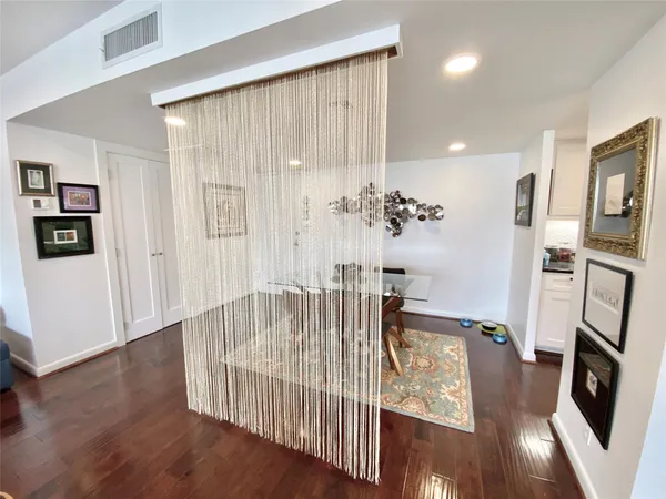 $1,850 | 2016 Main Street, Unit 2105, Houston, TX 77002