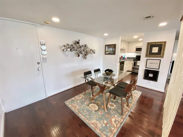 $1,850 | 2016 Main Street, Unit 2105, Houston, TX 77002