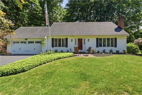$362,400 | 33 Scotch Lane, Irondequoit, NY 14617