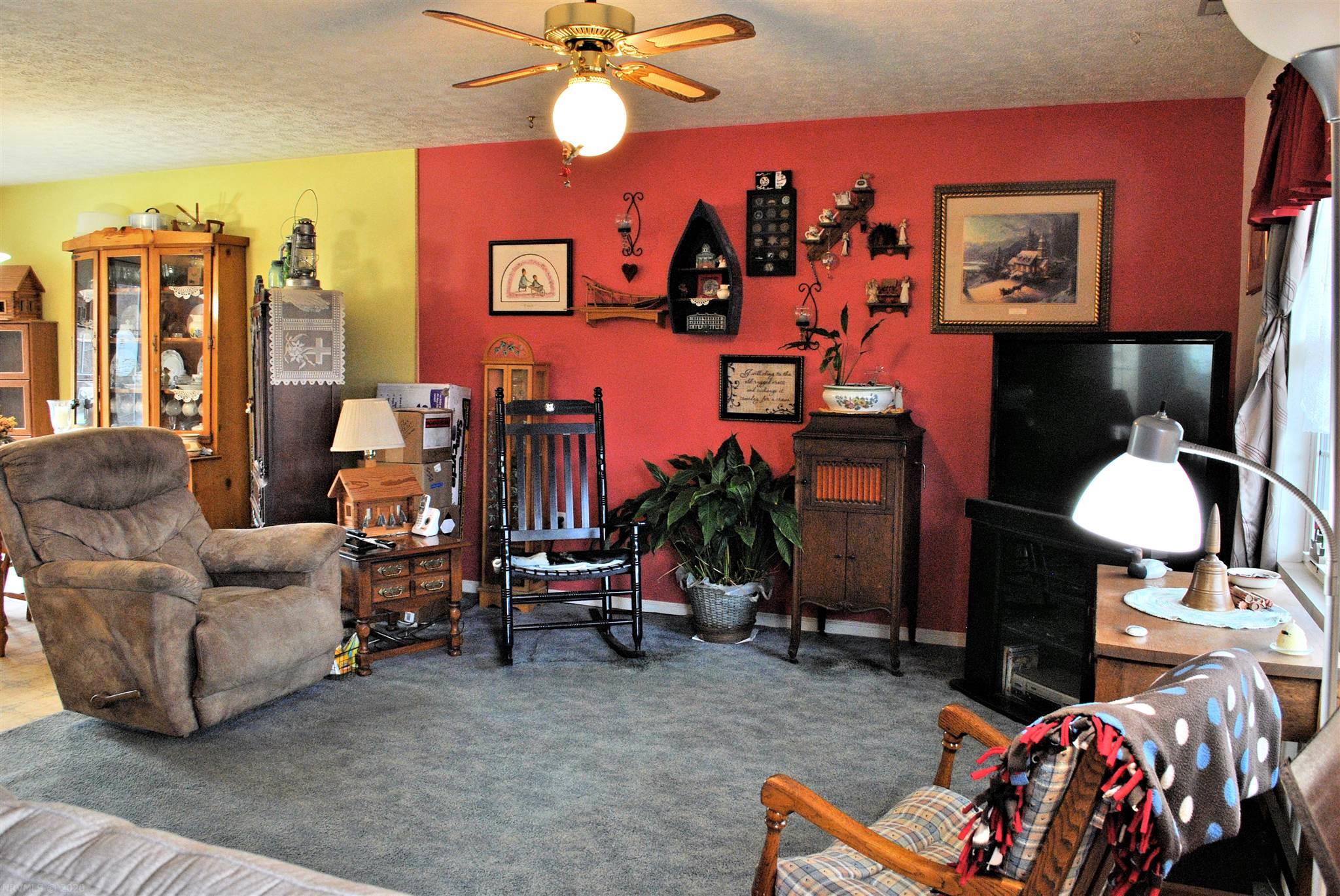 7669 Brooklyn Road Radford, VA 24141 - Photo 4 of 26 Gallery Image 4