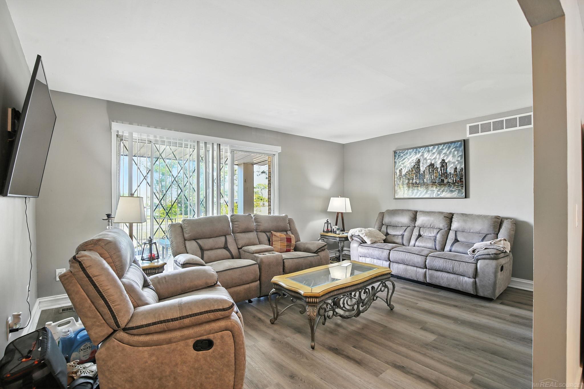 29313 Hayes Road, Unit 39 Warren, MI 48088 - Photo 11 of 25