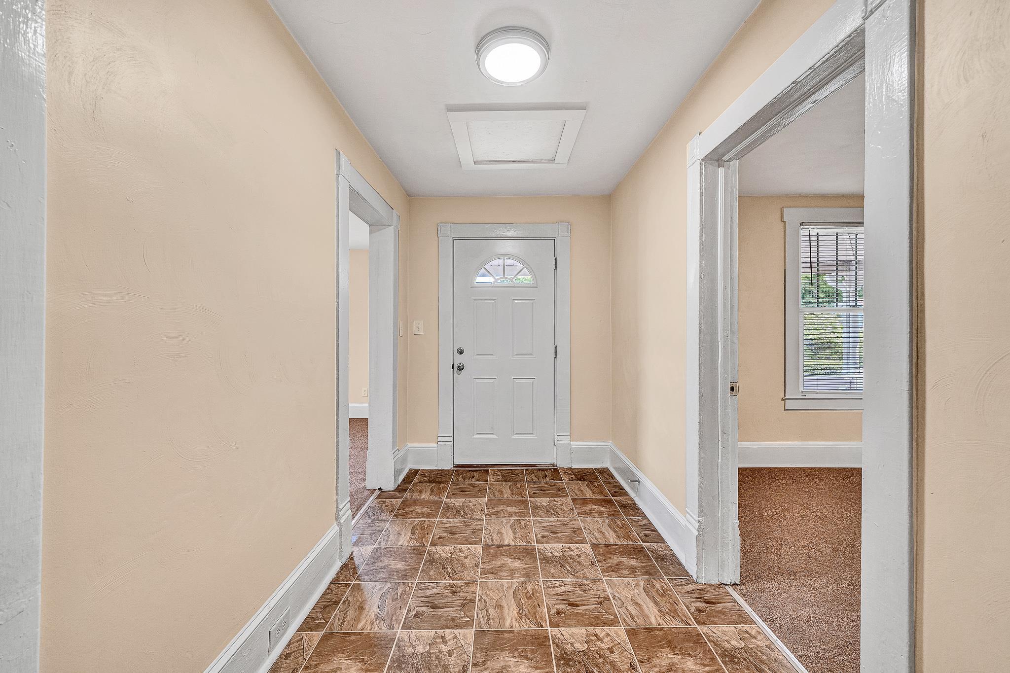 528 Rutherford Avenue Northwest Roanoke, VA 24016 - Photo 3 of 13