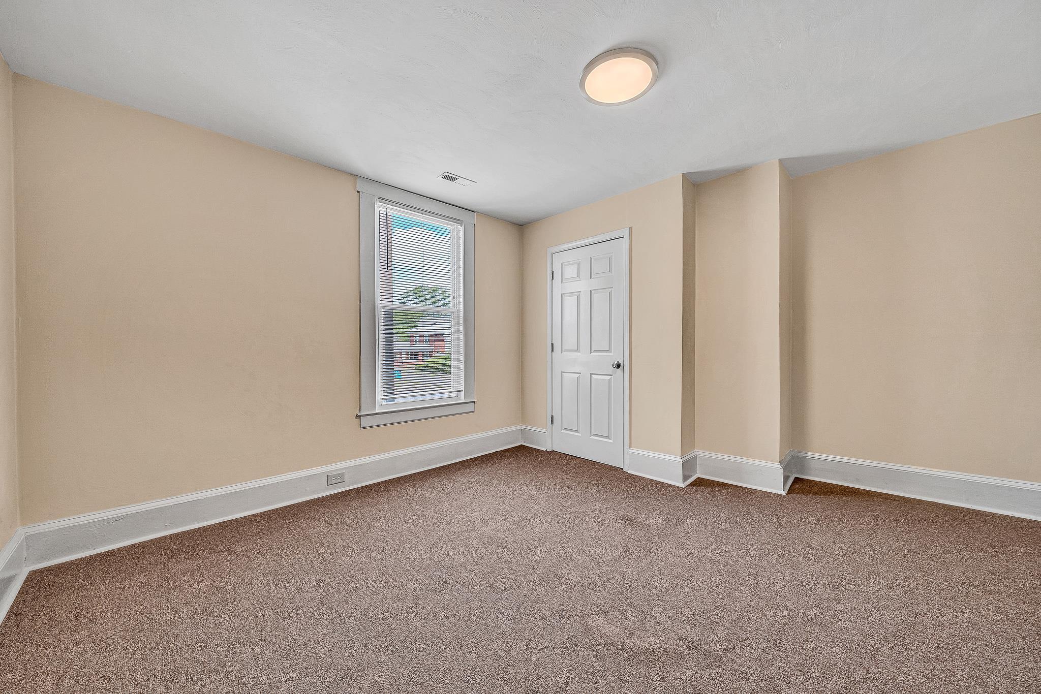 528 Rutherford Avenue Northwest Roanoke, VA 24016 - Photo 5 of 13 an empty room with window