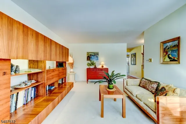 $720,000 | 40 Susquehanna Trail, Somerville, NJ 08876