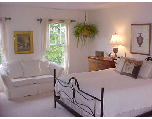 3 Ashley Road Southborough, MA 01772 - Photo 6 of 16 Gallery Image 6