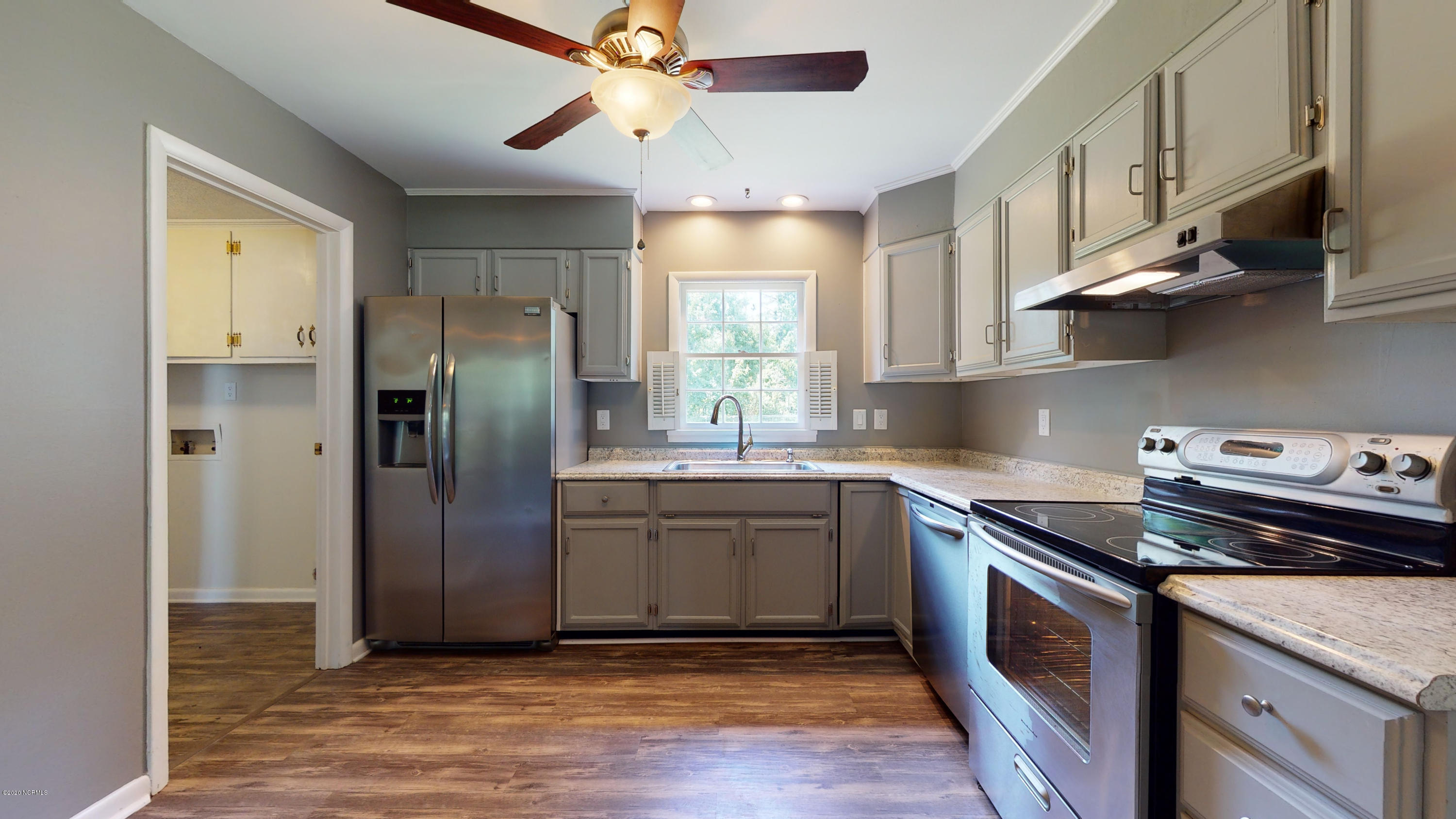 509 Friendly Road Morehead City, NC 28557 - Photo 13 of 32 Kitchen