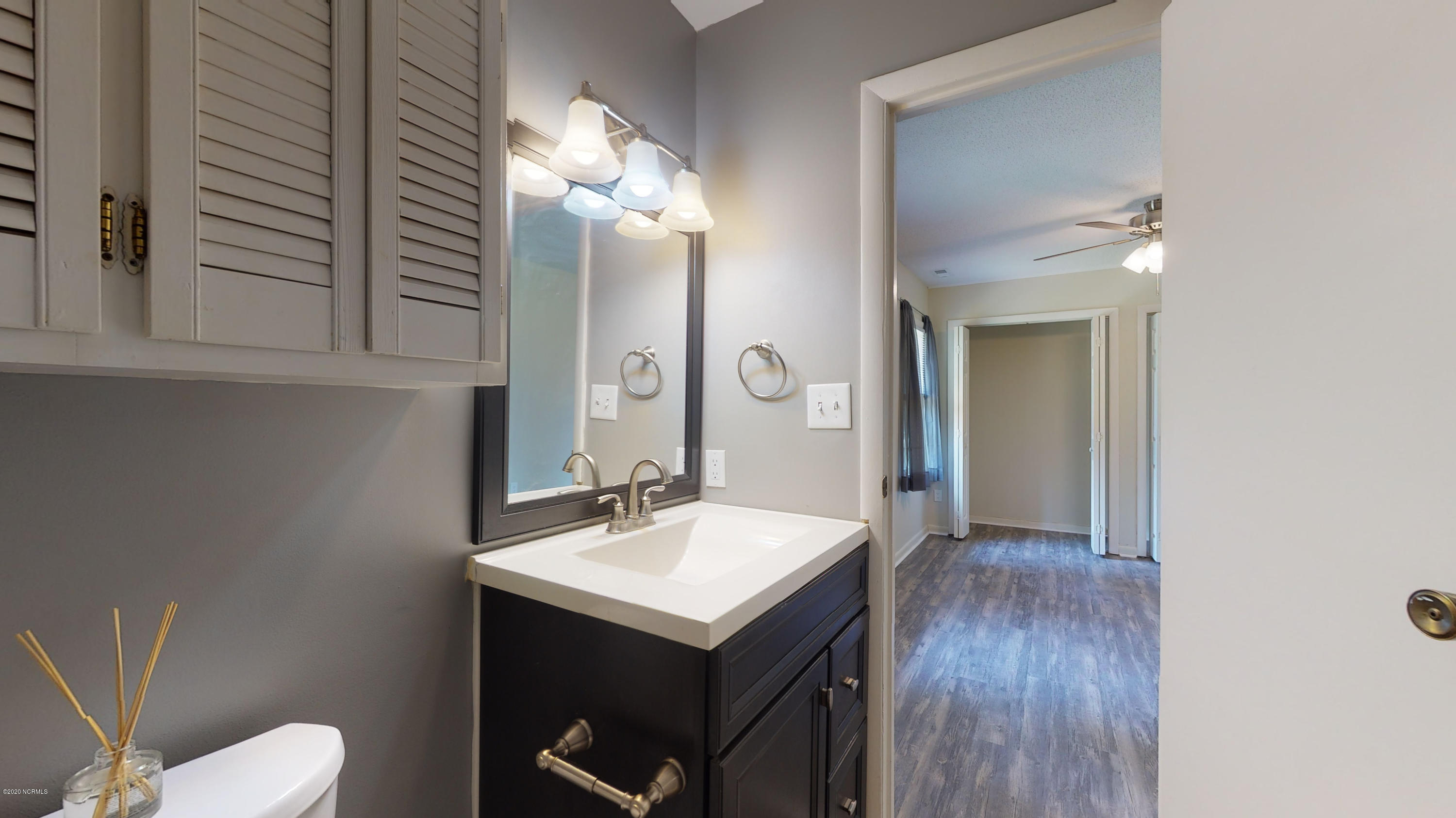 509 Friendly Road Morehead City, NC 28557 - Photo 21 of 32 Bathroom
