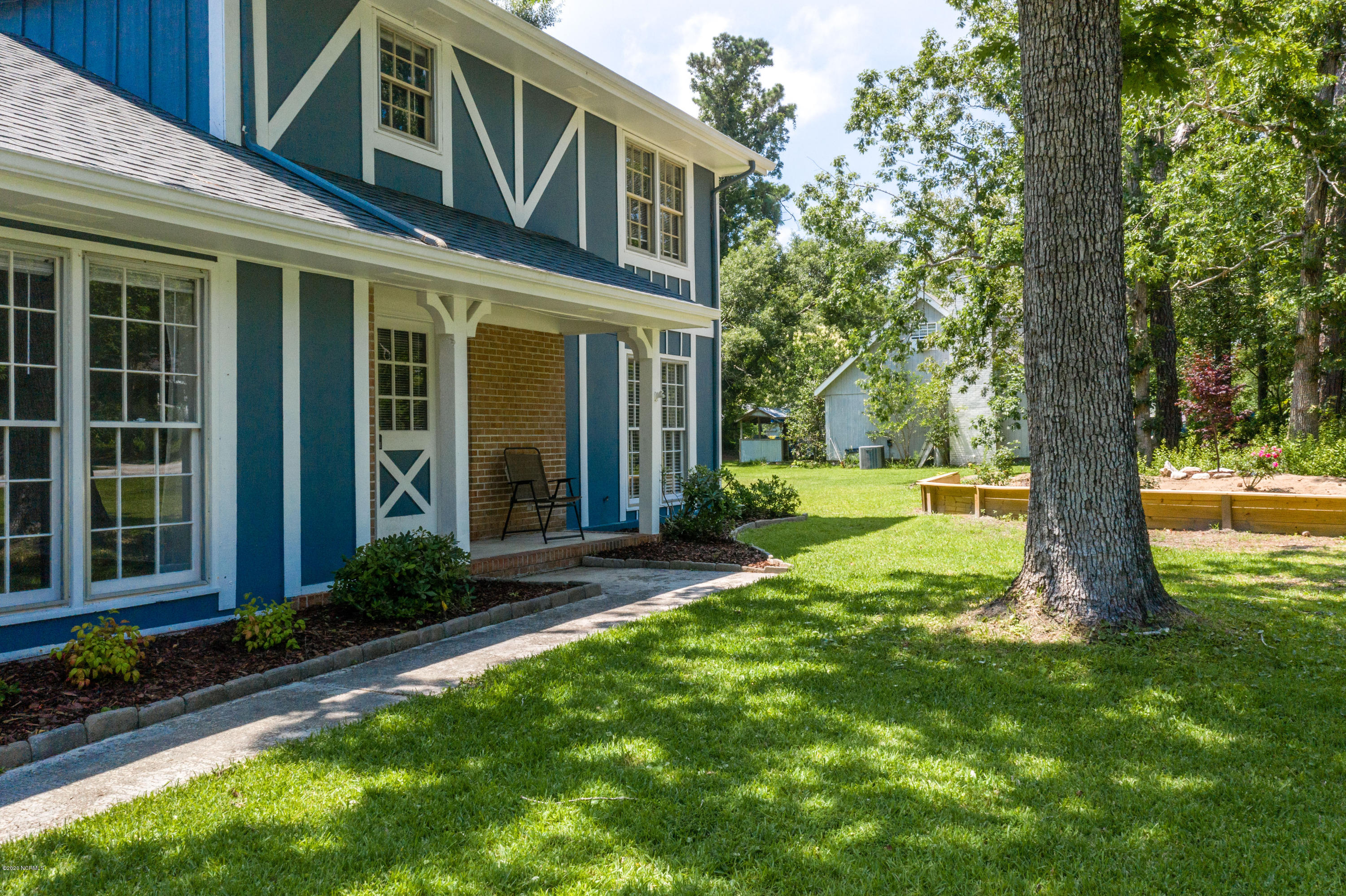 509 Friendly Road Morehead City, NC 28557 - Photo 5 of 32 Covered Front Porch
