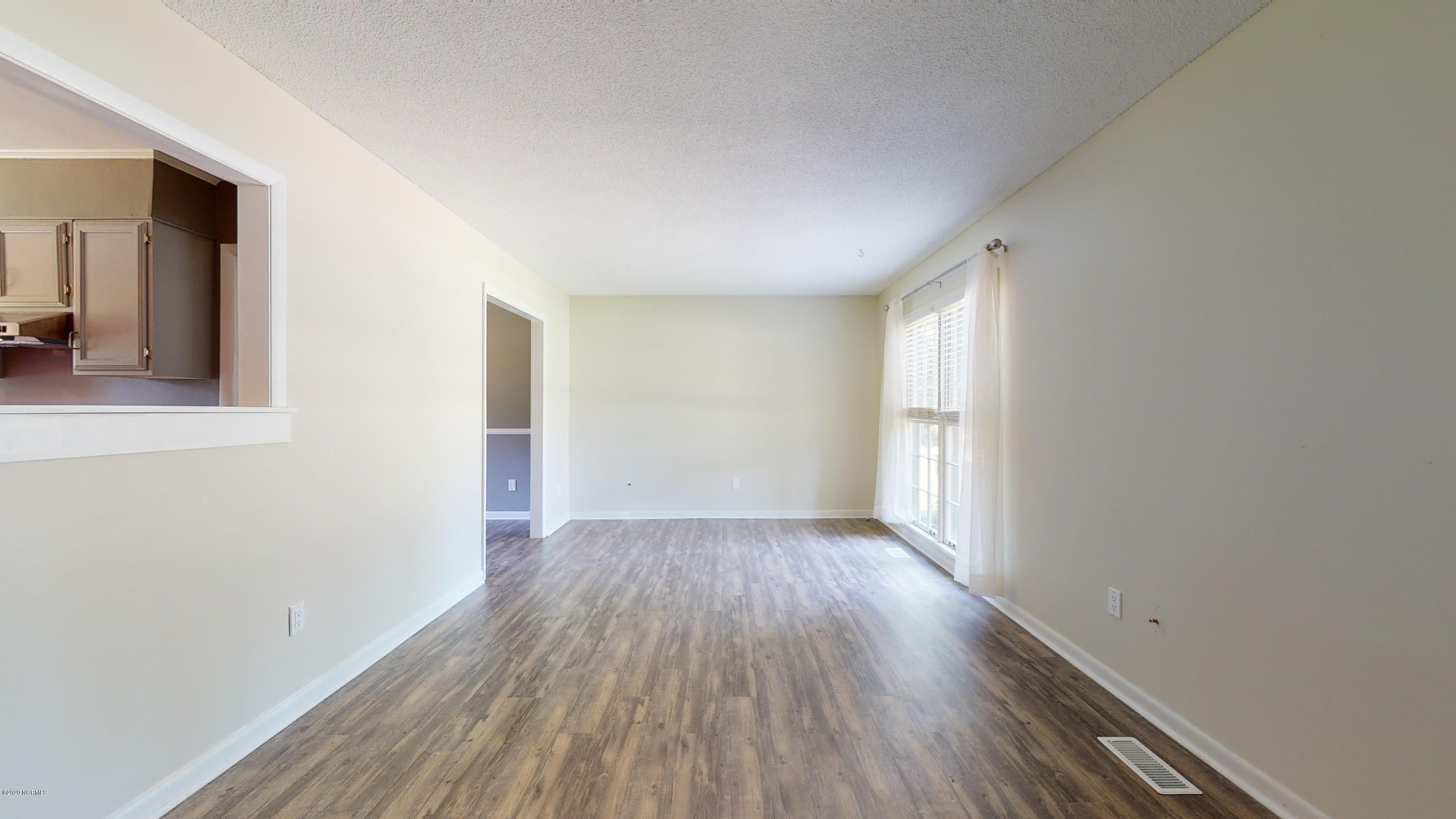 509 Friendly Road Morehead City, NC 28557 - Photo 8 of 32 Living Room