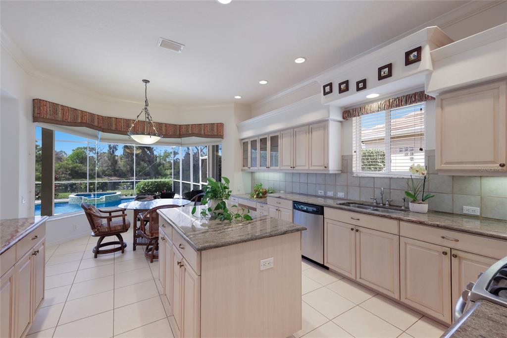 8428 Misty Morning Court Lakewood Ranch, FL 34202 - Photo 12 of 44