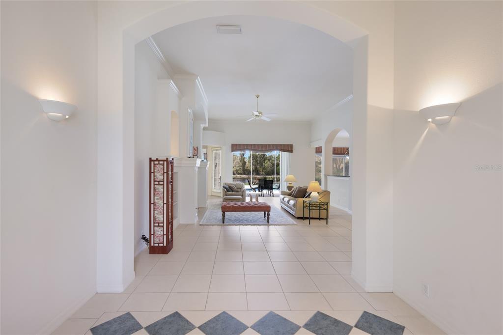 8428 Misty Morning Court Lakewood Ranch, FL 34202 - Photo 3 of 44