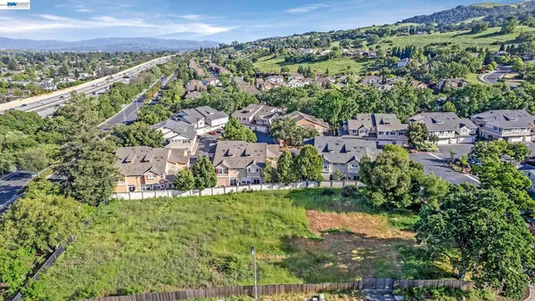 an aerial view of residential building and lake
