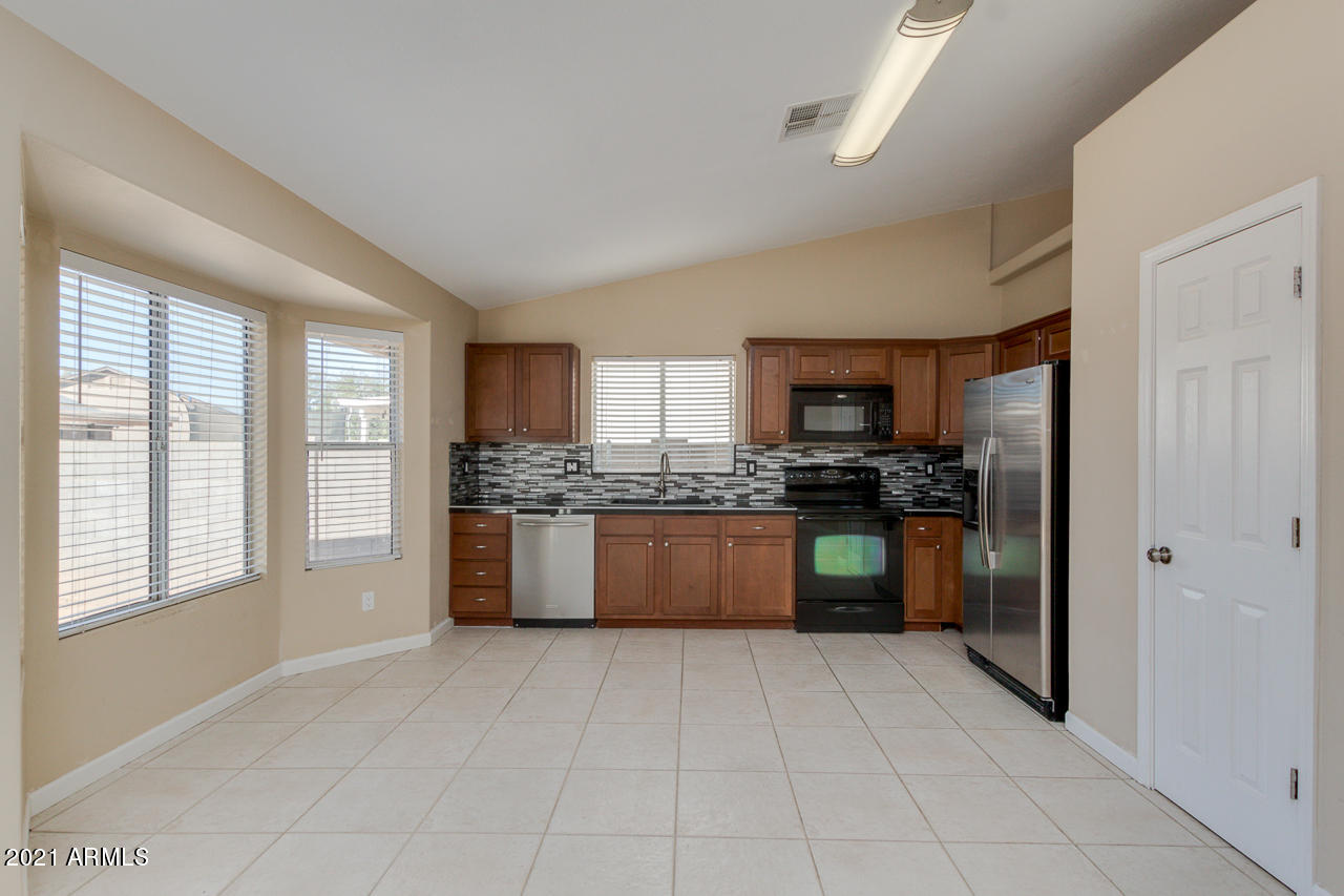 8657 West Monte Vista Road Phoenix, AZ 85037 - Photo 13 of 33 16-Monte Vista