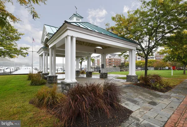 $690,000 | 13754 Fleet Street, Woodbridge, VA 22191