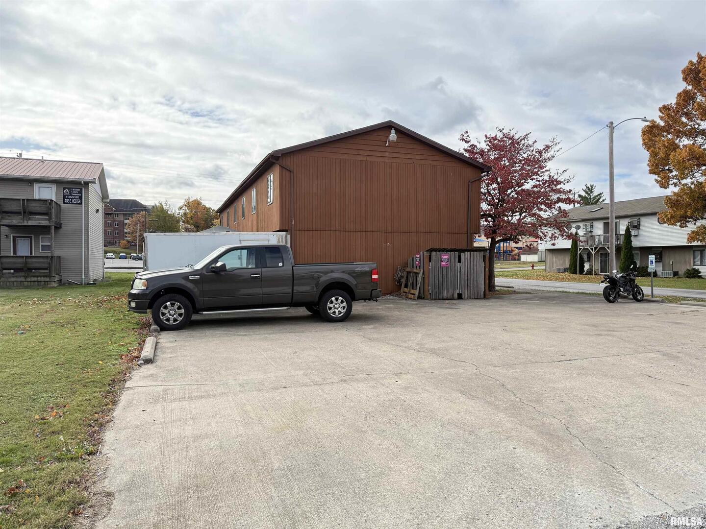 400 East Hester Street Carbondale, IL 62901 - Photo 23 of 24 a car parked in front of a house