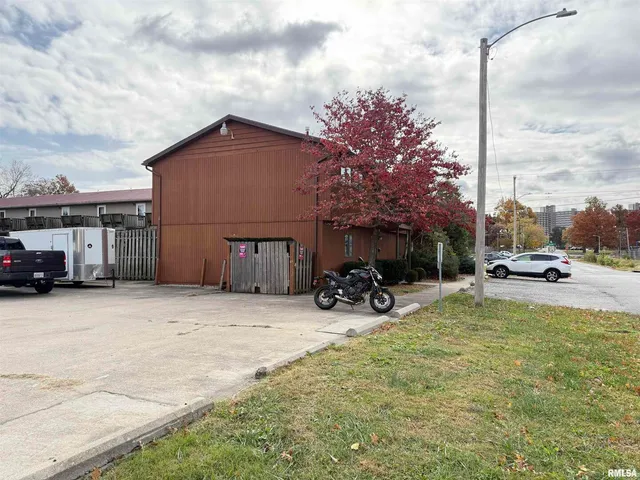 $211,000 | 400 East Hester Street, Carbondale, IL 62901