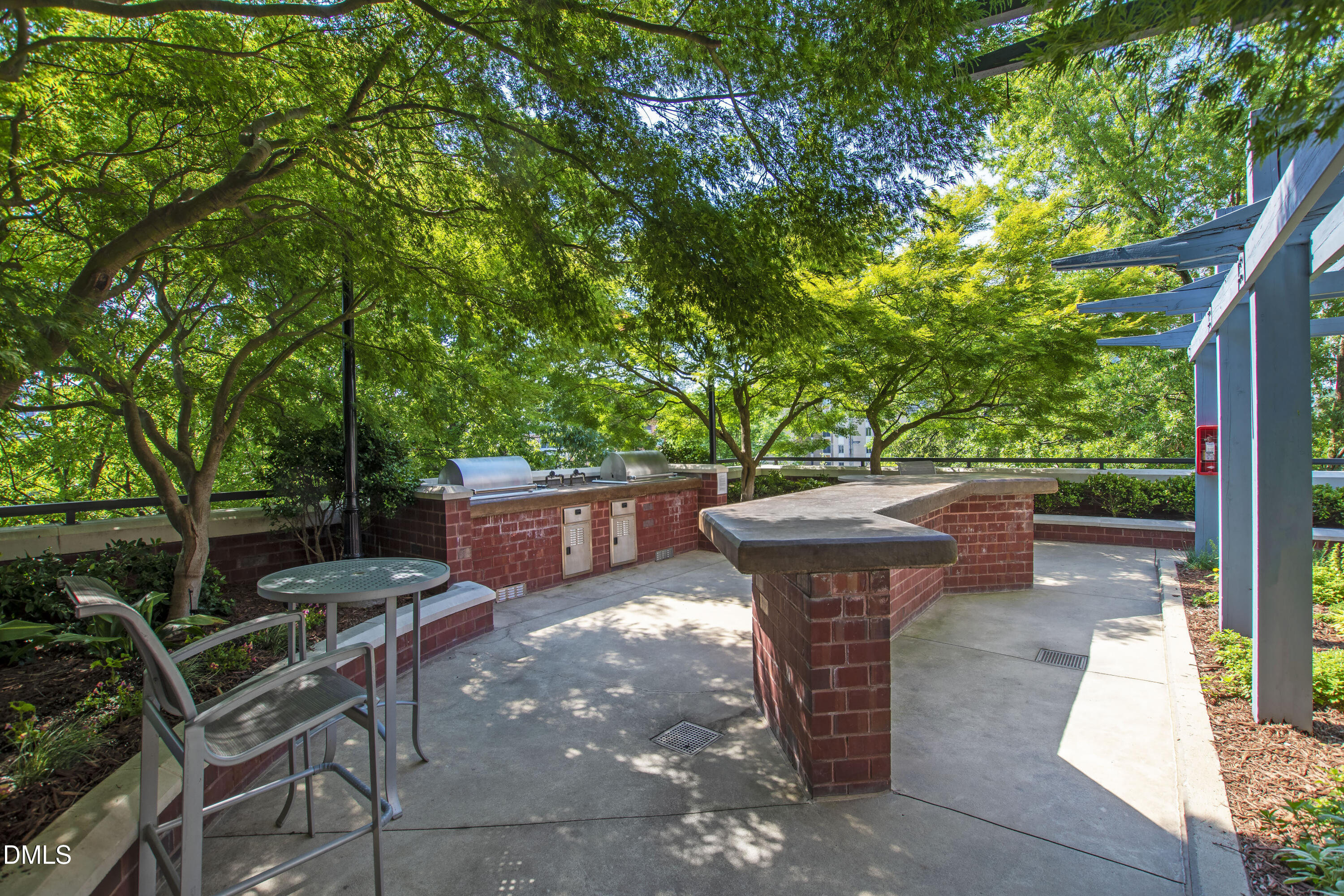 618 North Boylan Avenue, Unit 506 Raleigh, NC 27603 - Photo 45 of 71 a view of a chairs and table in the patio