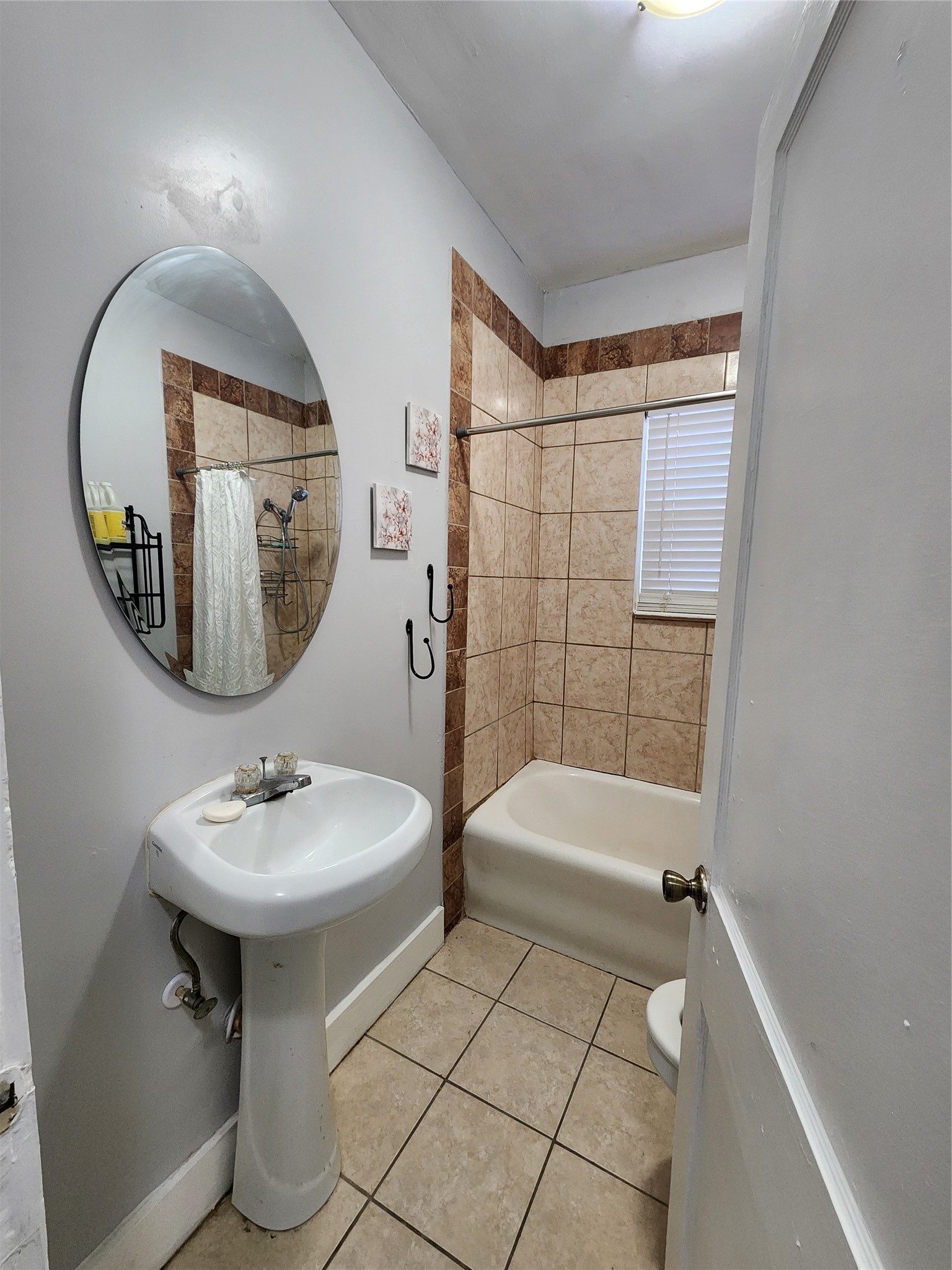 2504 Isabella Street Houston, TX 77004 - Photo 11 of 13 a bathroom with a sink a toilet and mirror