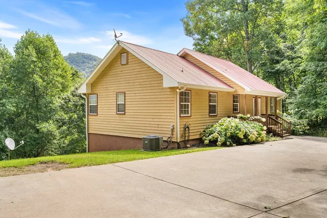 $485,000 | 162 Eagles View Valley, Hayesville, NC 28904