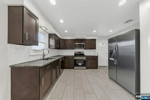 $2,900 | 11 Sibel Court, Unit 2, Woodland Park, NJ 07424