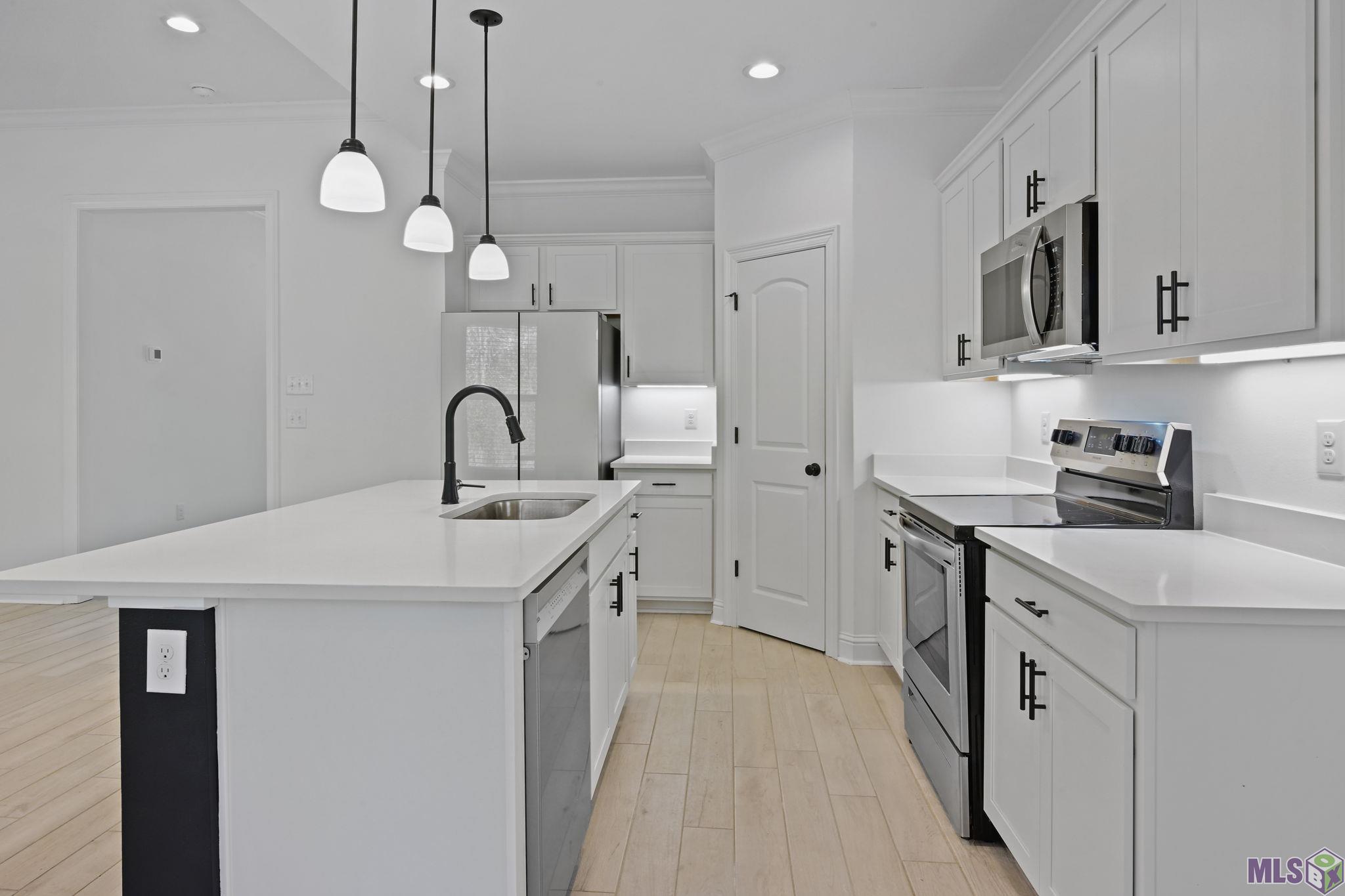 9239 Asoka Avenue Baton Rouge, LA 70810 - Photo 2 of 19