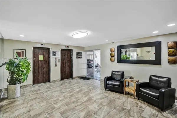 $2,450 | 1811 Jefferson Street, Unit 310, Hollywood, FL 33020