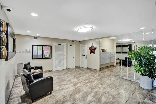 $2,450 | 1811 Jefferson Street, Unit 310, Hollywood, FL 33020