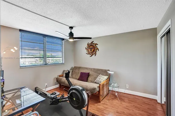 $2,450 | 1811 Jefferson Street, Unit 310, Hollywood, FL 33020