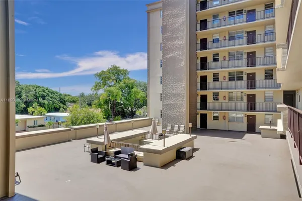 $2,450 | 1811 Jefferson Street, Unit 310, Hollywood, FL 33020