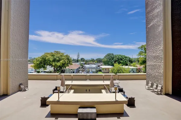 $2,450 | 1811 Jefferson Street, Unit 310, Hollywood, FL 33020