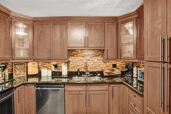 $2,450 | 1811 Jefferson Street, Unit 310, Hollywood, FL 33020