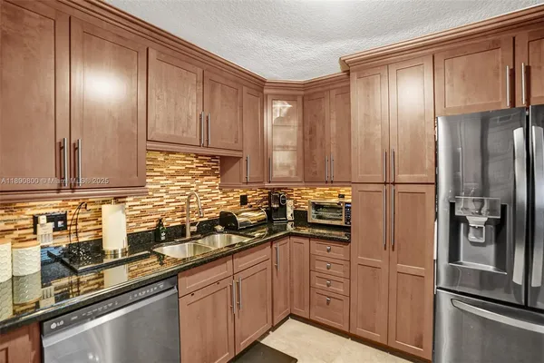 $2,450 | 1811 Jefferson Street, Unit 310, Hollywood, FL 33020