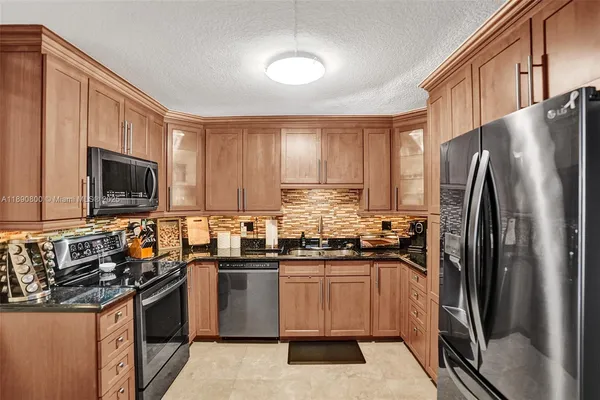 $2,450 | 1811 Jefferson Street, Unit 310, Hollywood, FL 33020