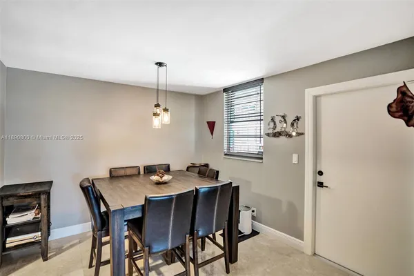 $2,450 | 1811 Jefferson Street, Unit 310, Hollywood, FL 33020