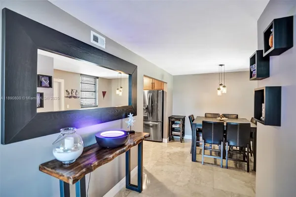 $2,450 | 1811 Jefferson Street, Unit 310, Hollywood, FL 33020