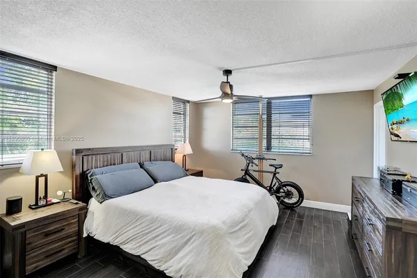 $2,450 | 1811 Jefferson Street, Unit 310, Hollywood, FL 33020