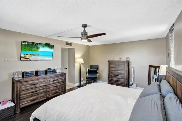 $2,450 | 1811 Jefferson Street, Unit 310, Hollywood, FL 33020