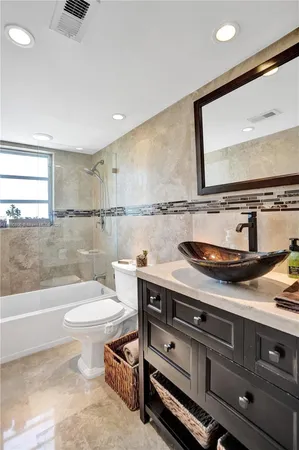 $2,450 | 1811 Jefferson Street, Unit 310, Hollywood, FL 33020