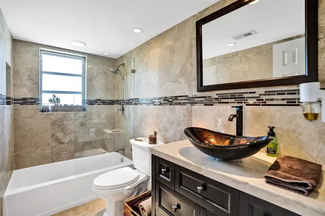 $2,650 | 1811 Jefferson Street, Unit 310, Hollywood, FL 33020