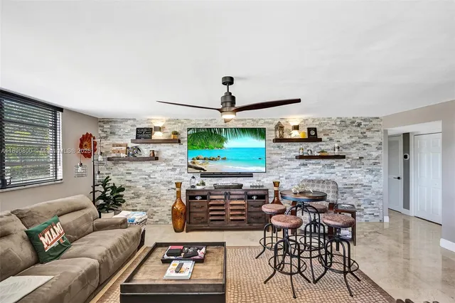 $2,650 | 1811 Jefferson Street, Unit 310, Hollywood, FL 33020