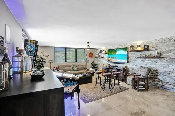 $2,450 | 1811 Jefferson Street, Unit 310, Hollywood, FL 33020