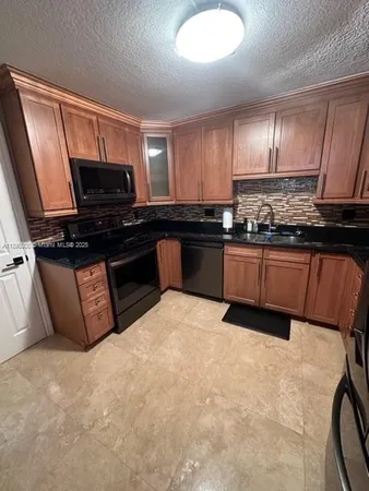 $2,450 | 1811 Jefferson Street, Unit 310, Hollywood, FL 33020